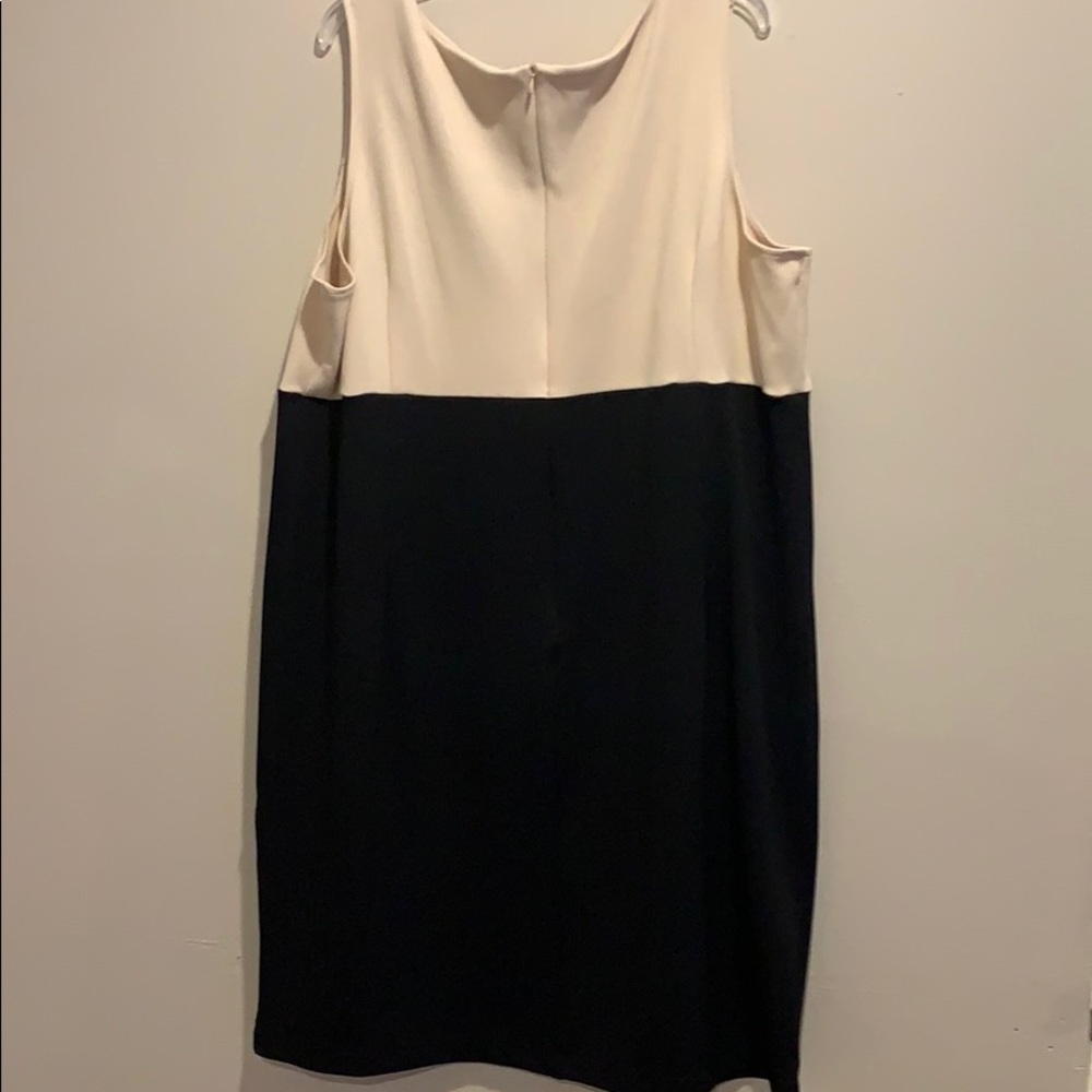 PRE-LOVED- DANNY &NICOLE 2Piece - Picture 2 of 6